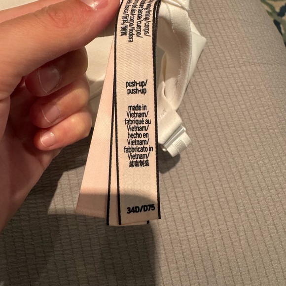 VICTORIA’S SECRET PUSH-UP BRAS - Picture 8 of 8